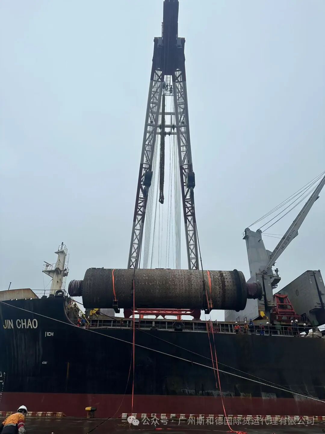 Heavy lift ship crane hoisting ball mill mid-air